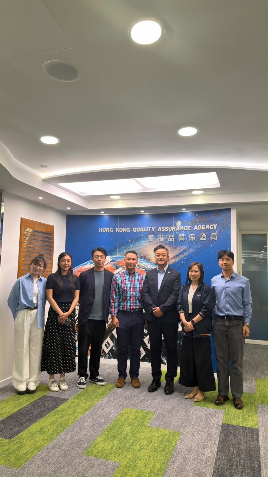 本會主席張智文先生與出席人士於香港品質保證局辦公室合照