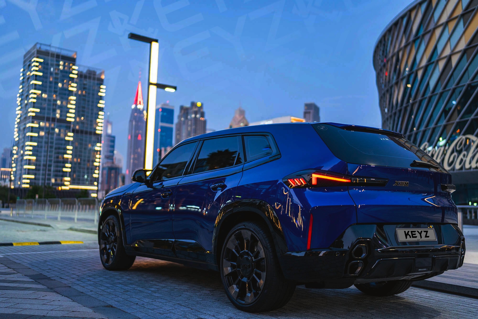 Vue extérieure arrière BMW XM Bleu – Location SUV à Dubaï | Keyz Rent