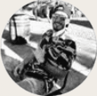 Retrato de Jhon Villalba, emprendedor digital y creador de marca personal, sonriendo con actitud cercana y profesional.