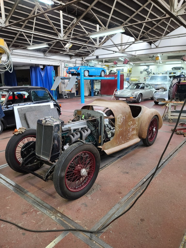 Carrosserie aluminium et acier pour voitures de collection