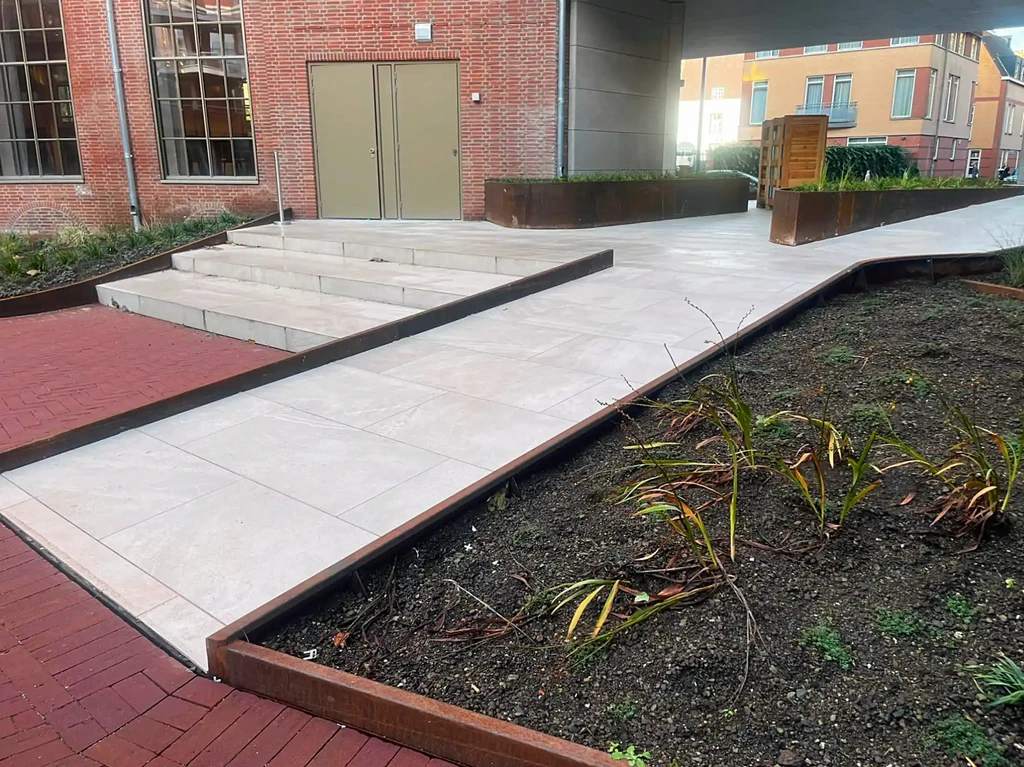 Voorbeeld van een gerealiseerd tuinproject door De Boogerd, met aandacht voor detail, duurzaamheid en maatwerk.