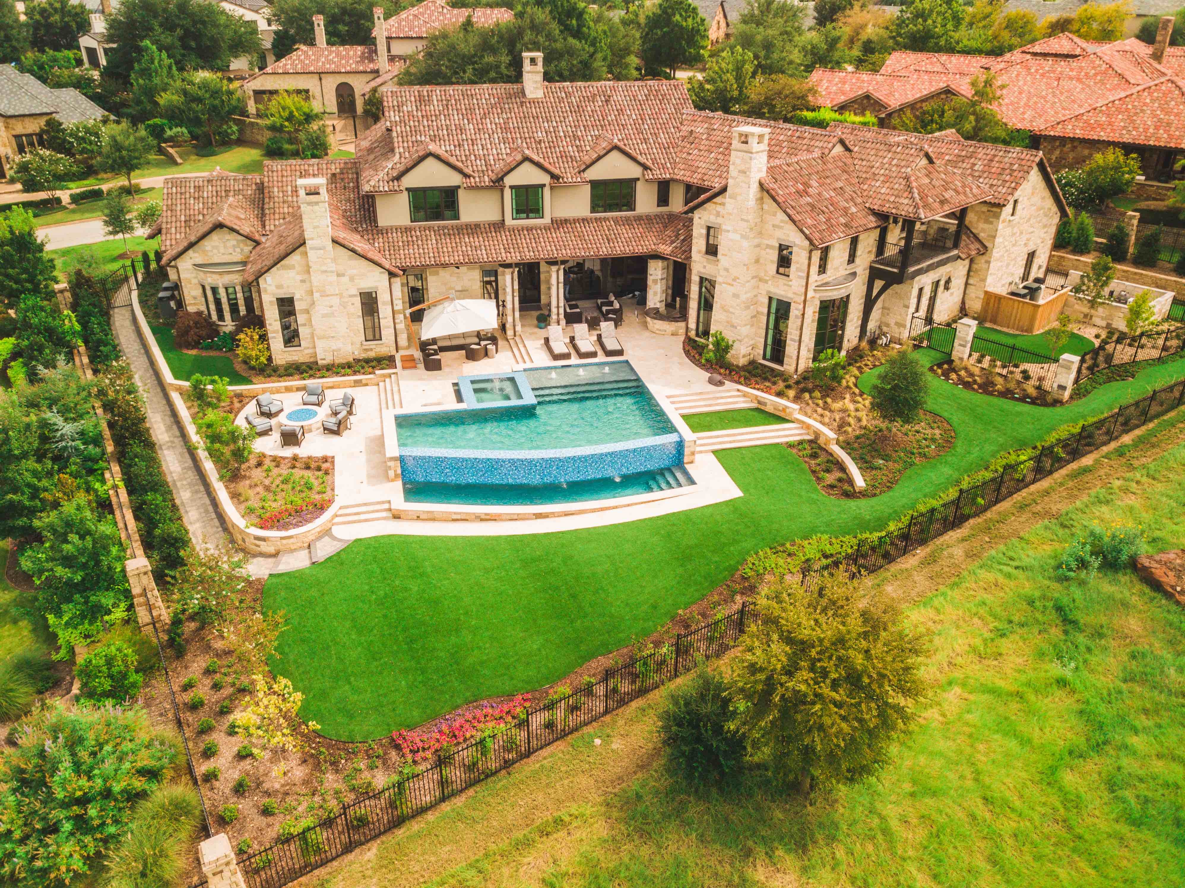 Beautiful home in frisco tx with recently installed artificial turf by the experts at elite landscaping dfw