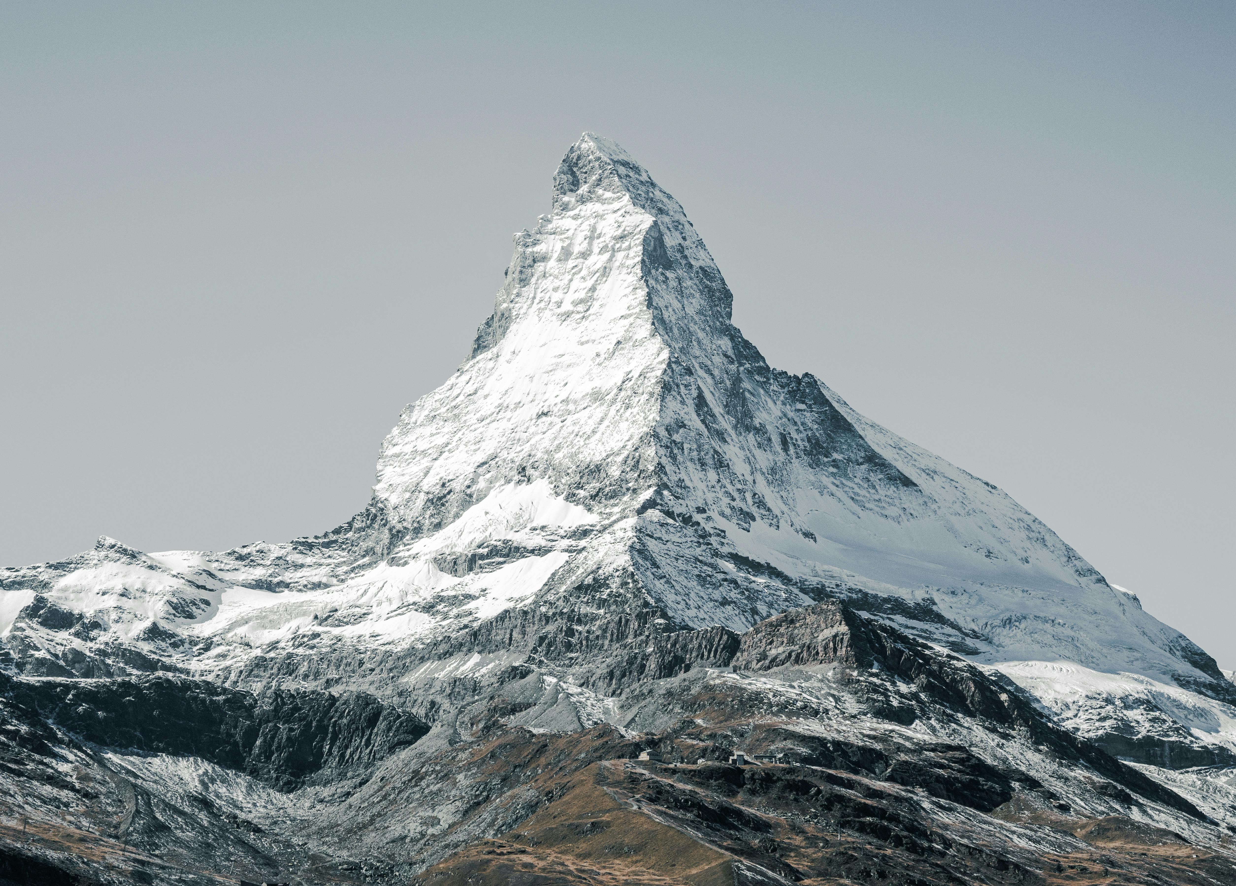 Dynamic picture of a cyclist riding downhill