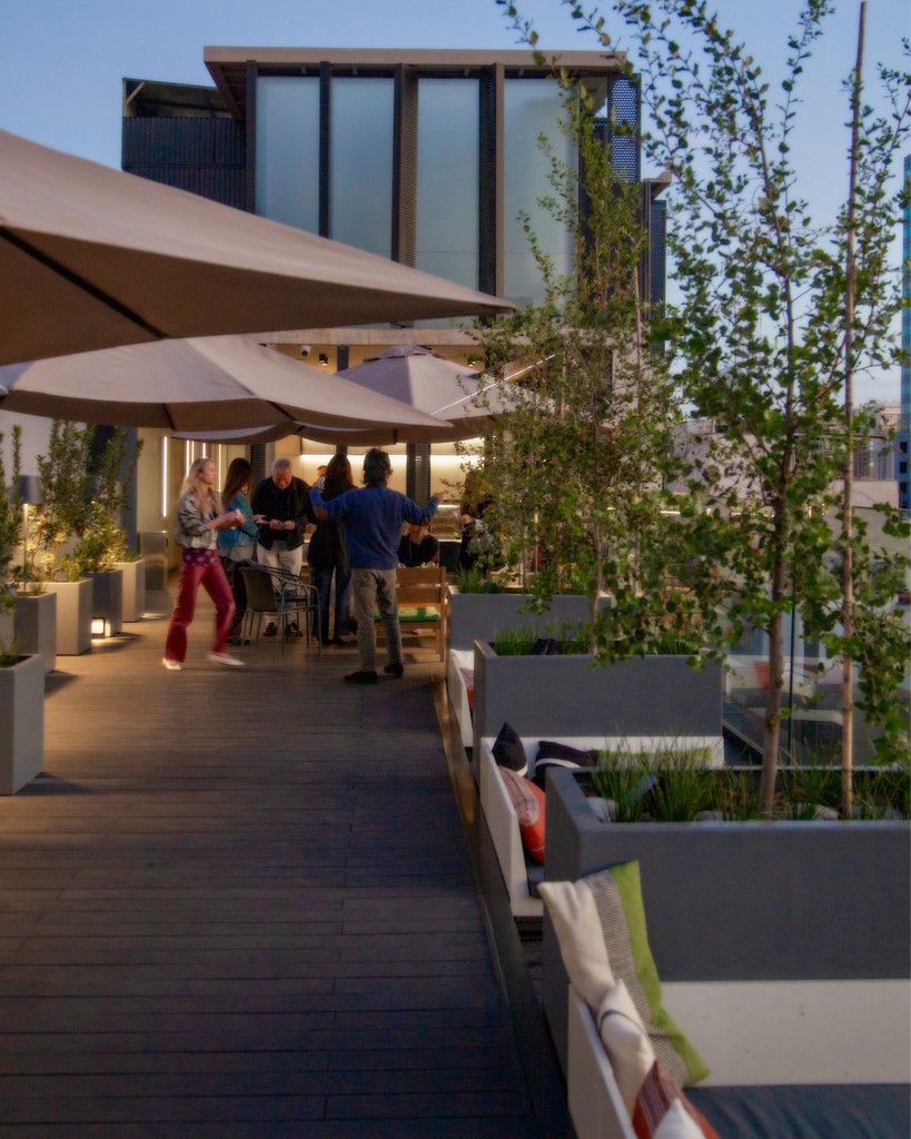 Dine & drink in debaines