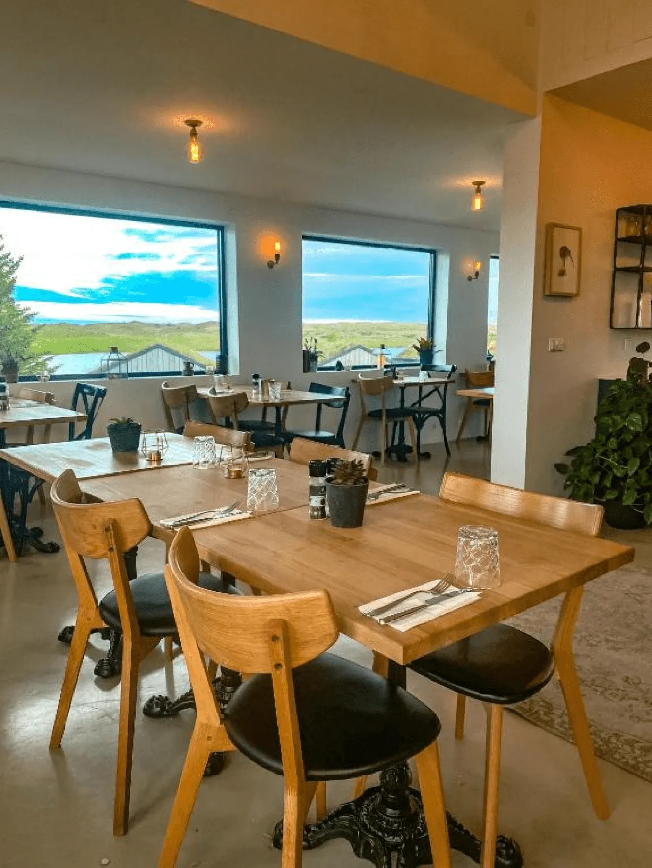 notalegur veitingastaður innandyra