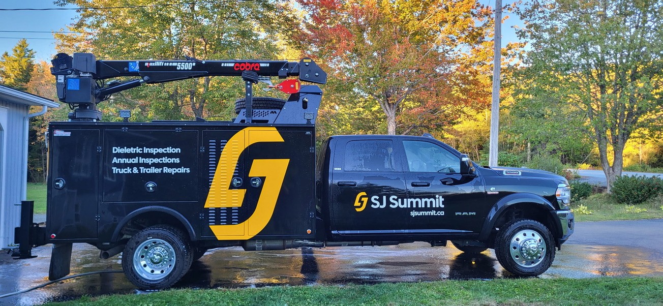 Coach explaining stuff to an athlete