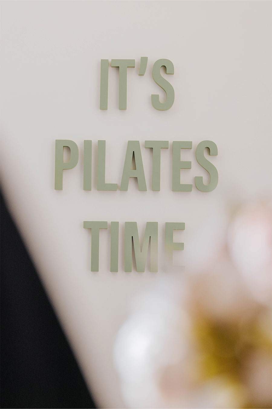 détail du studio Yu Burn Club avec inscription it's pilates time