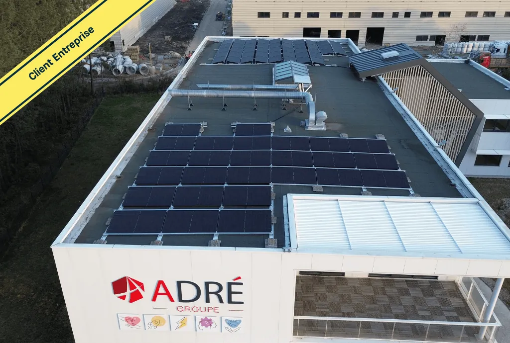 Photo d'un toit à Mérignac en France équipée de panneaux photovoltaïques dont l'installation a été faite par Solarock.