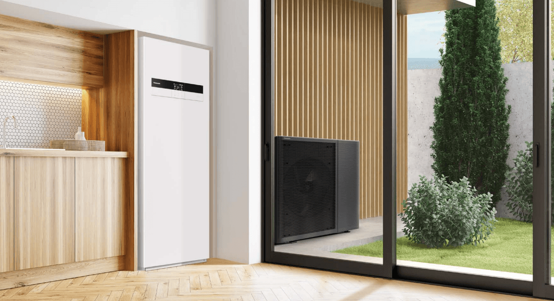 Panasonic Aquarea Hydraulik-Split-Wärmepumpe mit Innen- und Außeneinheit in moderner Wohnumgebung – effiziente Heizlösung mit R290-Kältemittel, flexibler Installation und maximaler Energieeffizienz.
