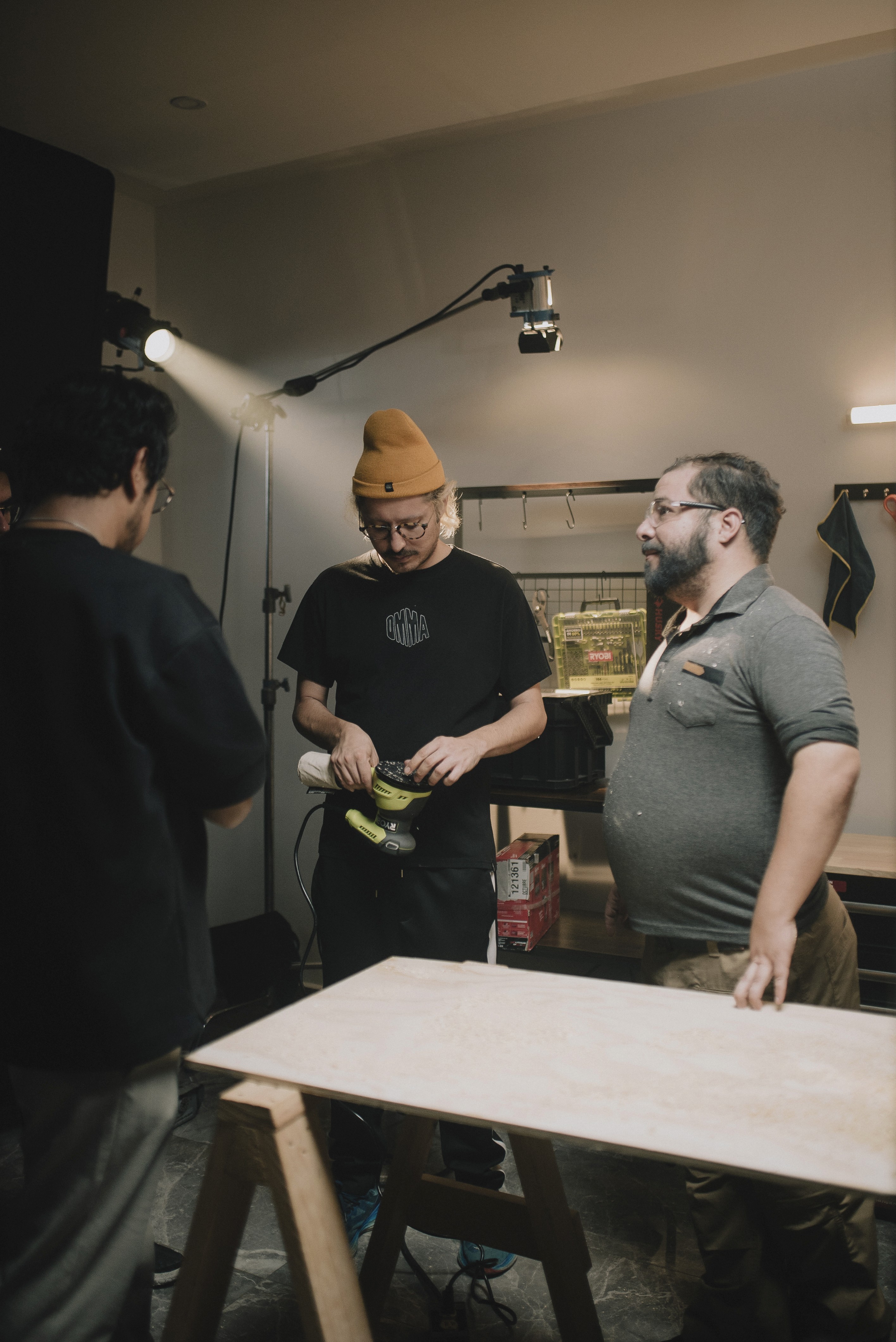 An intimate BTS look at the experimental casting workshop for Antimateria Films, focusing on intention before technique and authentic family bonds. Actor en Monterrey Cine 