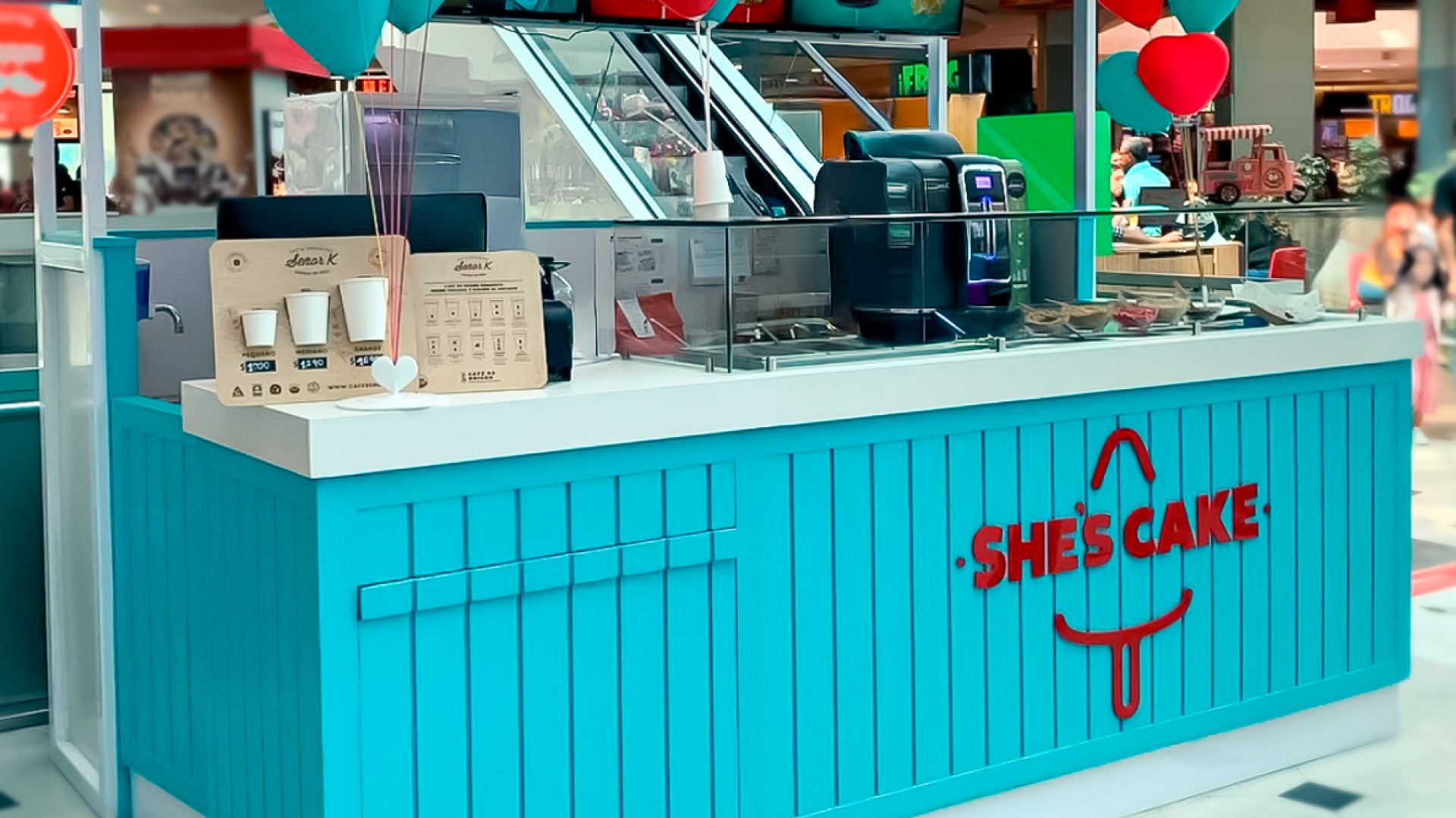 Identidad visual creada para She’s Cake por diseñador de marcas especializado en repostería innovadora