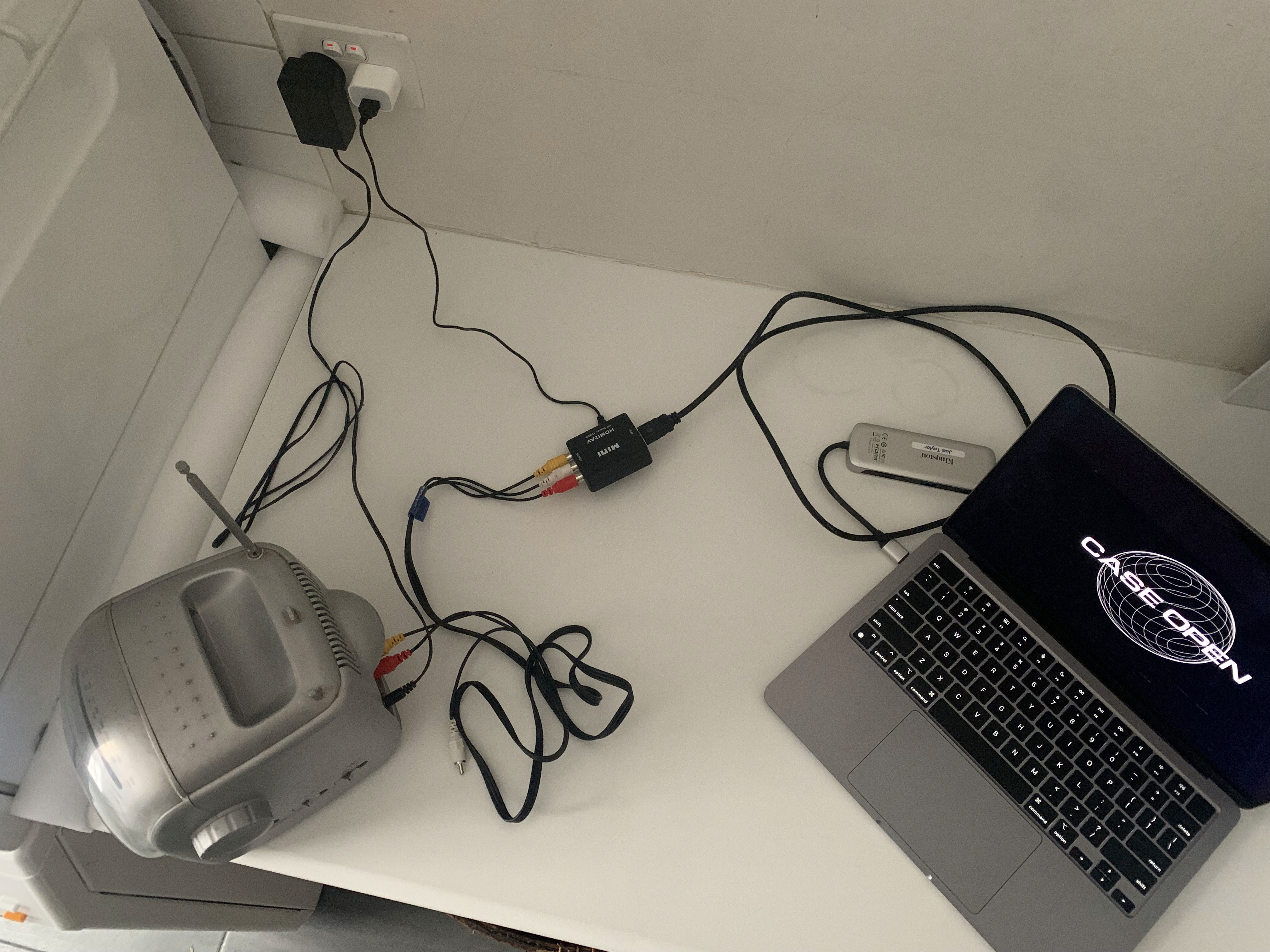 AV - HDMI portable TV setup