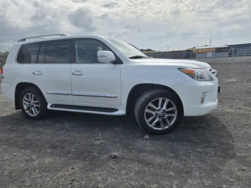 White Lexus LX570 for rent in Kona Big Island Hawaii