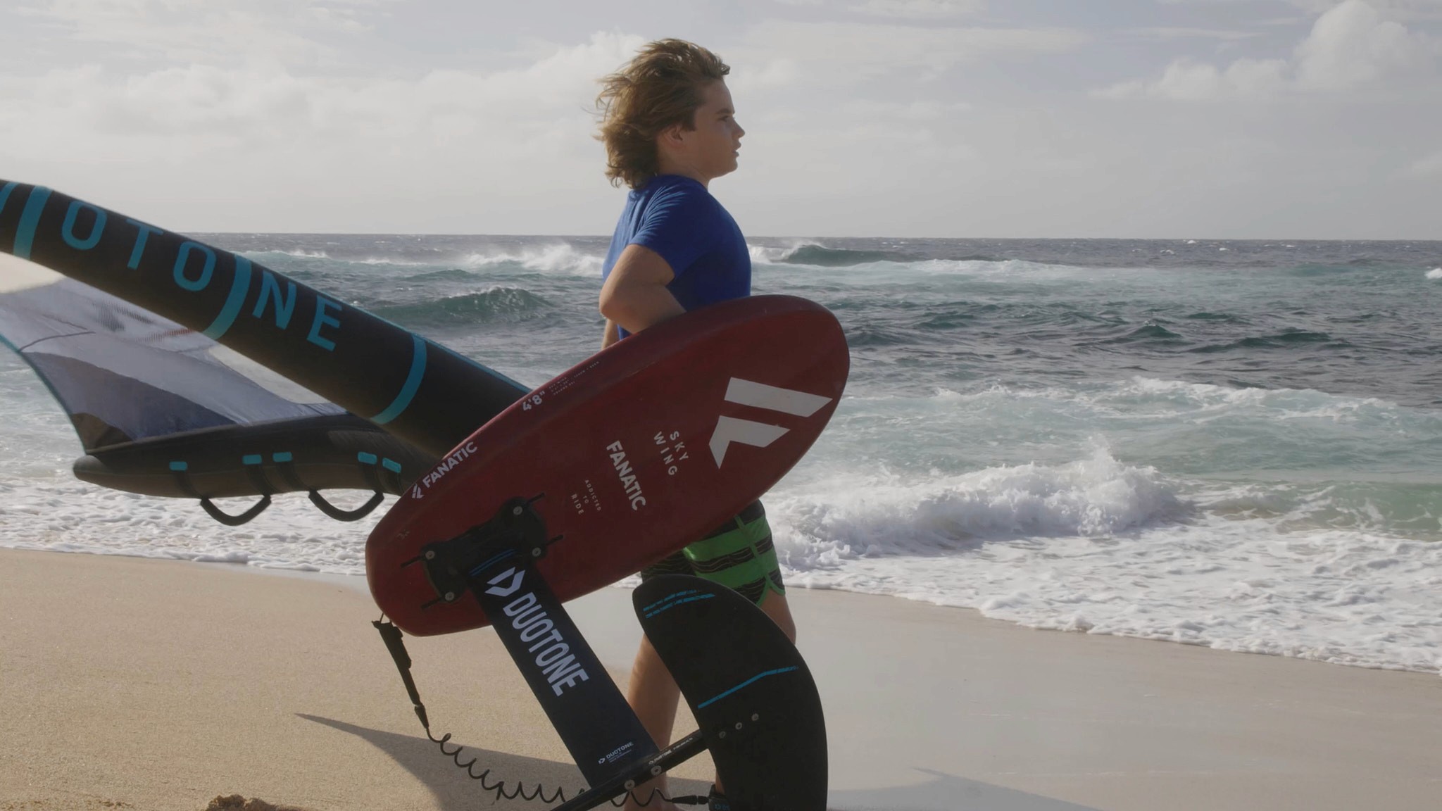 Bobo Gallagher winging in Hookipa, Maui