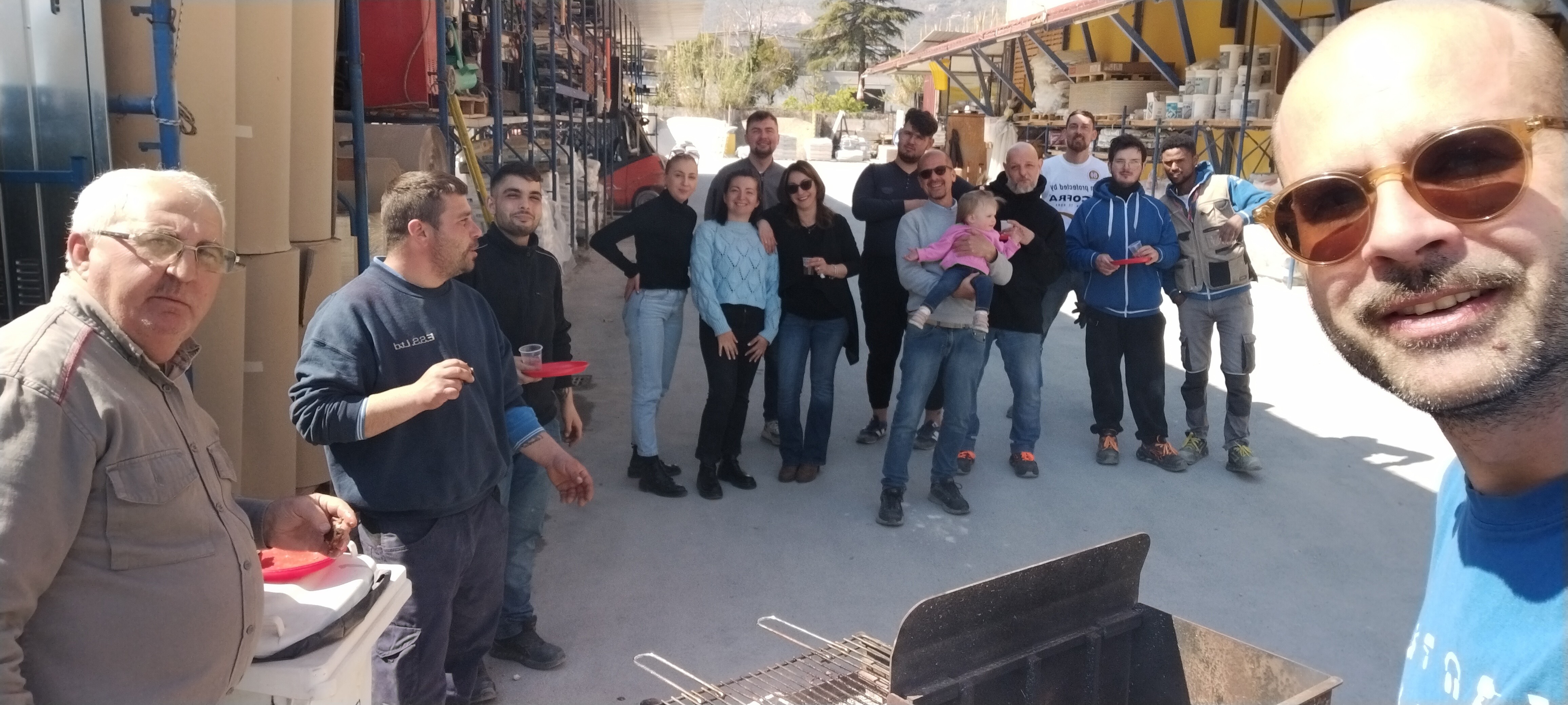 Carlo Celanetti titolare green code agency tivoli nel negozio di ferramenta di famiglia