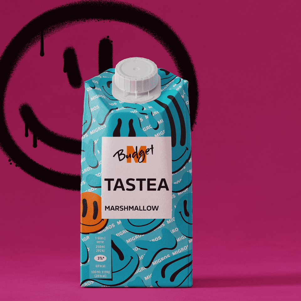 M-Budget Tastea Detailansicht – einzelne Eistee-Packung mit illustriertem Etikett