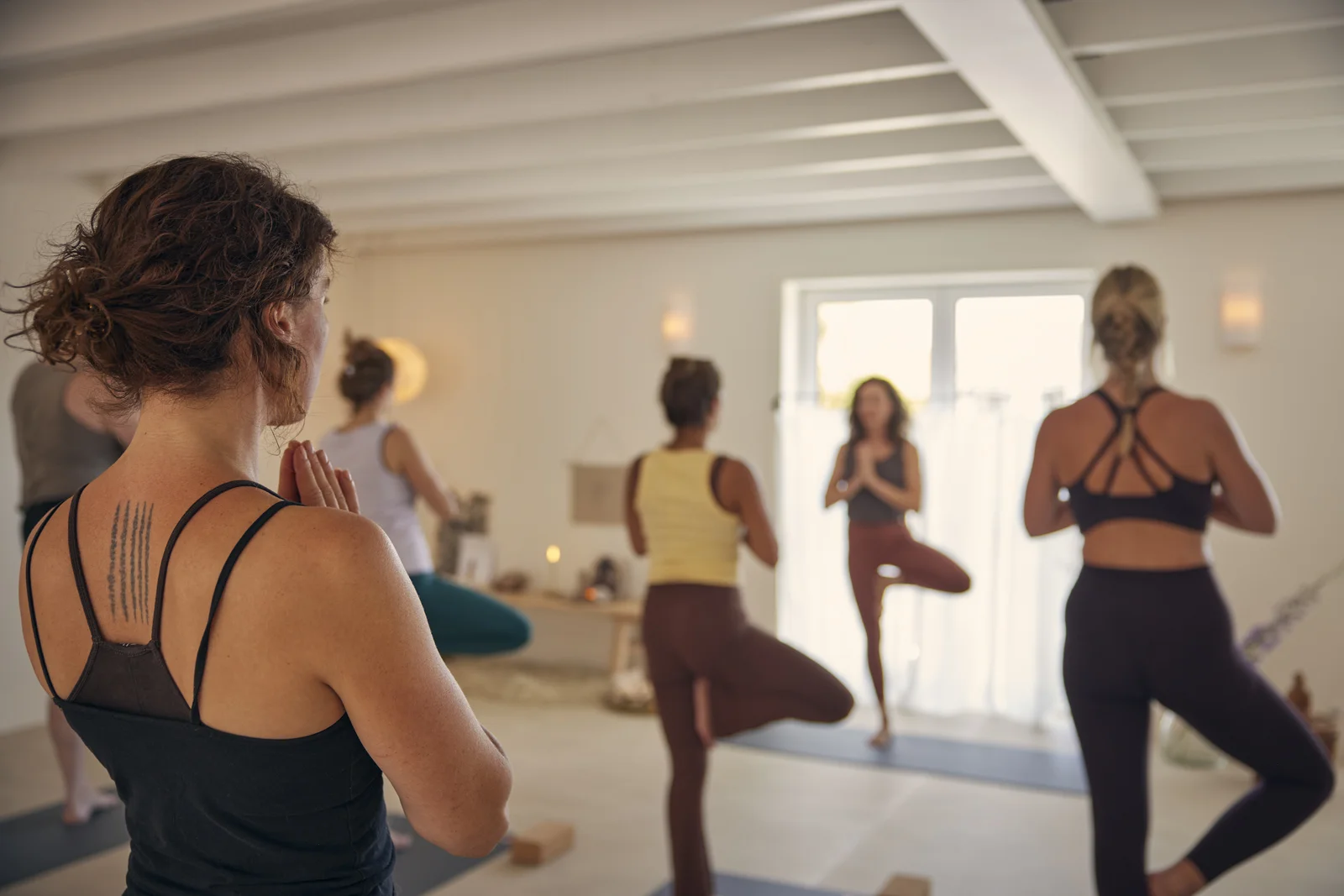 Yogales met aandacht voor ademhaling, beweging en ontspanning in Baarn in de Wahe Studio