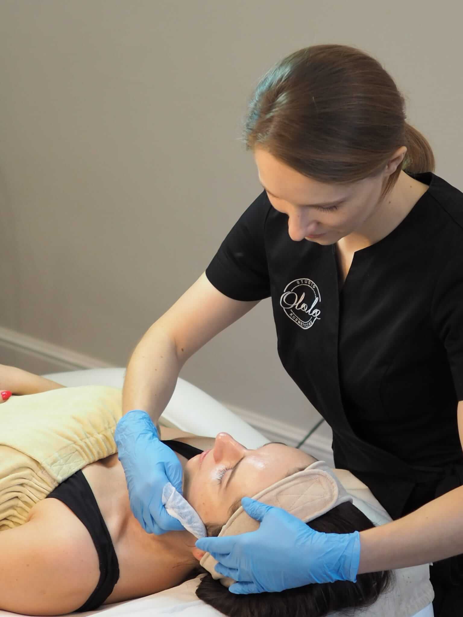 Specjalistka wykonująca terapię antyoksydacyjną Pro Xn III stopnia w Studio Olala w Kozienicach.