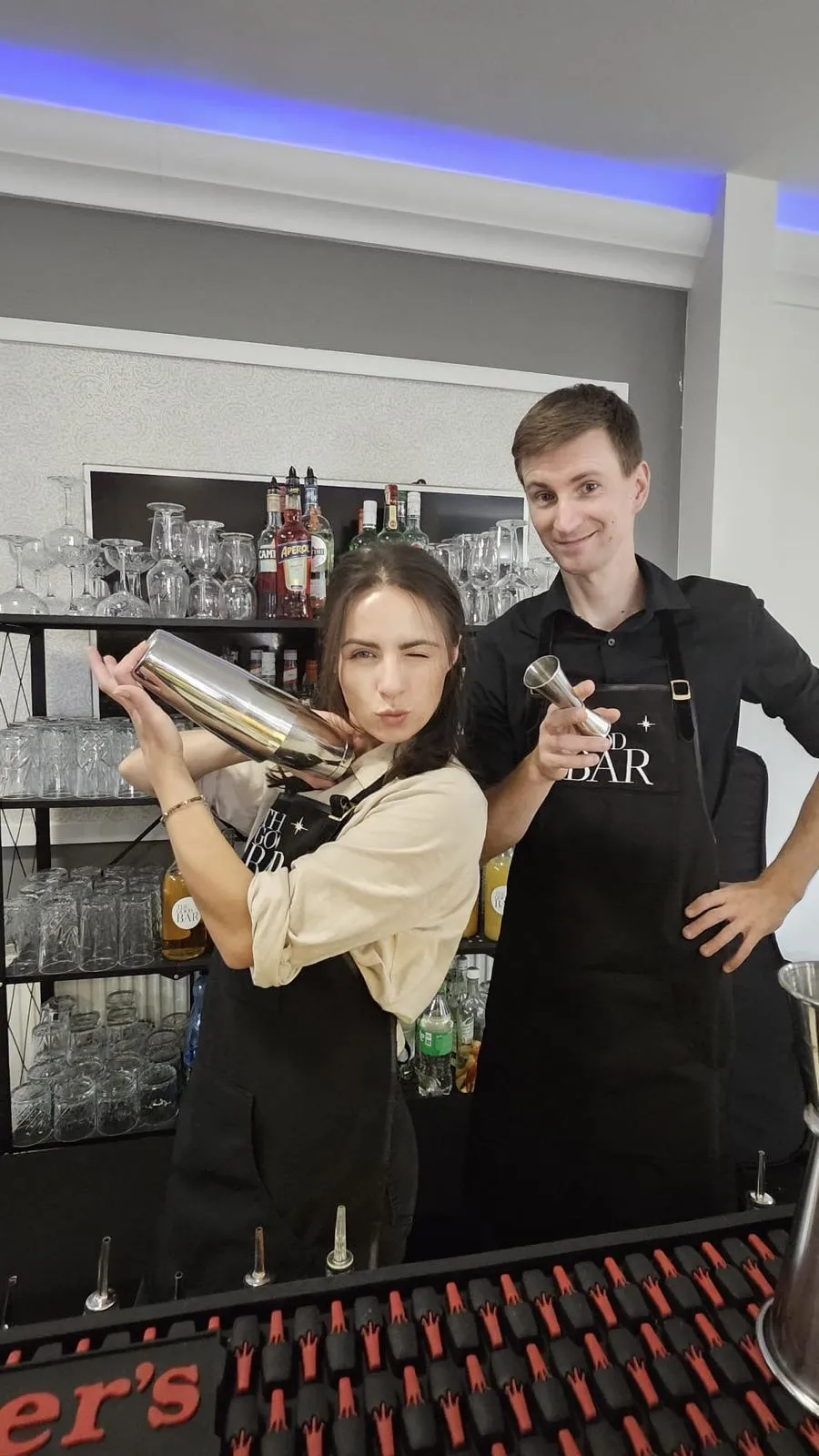 goście mobilnego baru na wesele zachwyceni obsługą barmańską