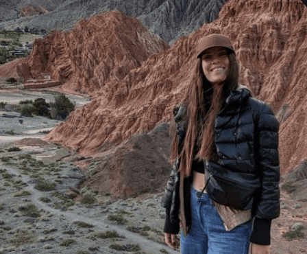 woman wearing black crew-neck shirt