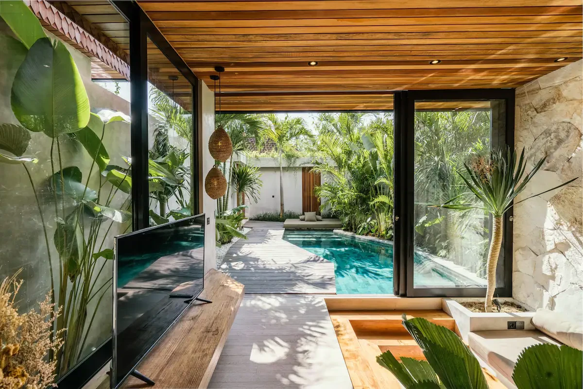 Indoor-outdoor living design in Pererenan; professional real estate agent consultation for custom home buyers.