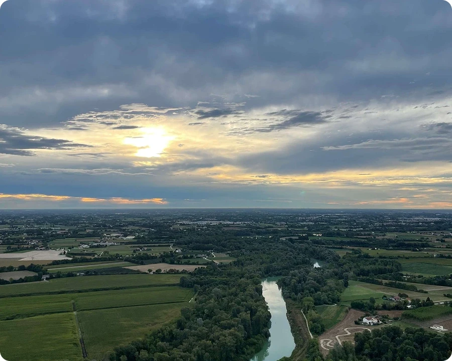 foto del paesaggio dalla mongolfiera