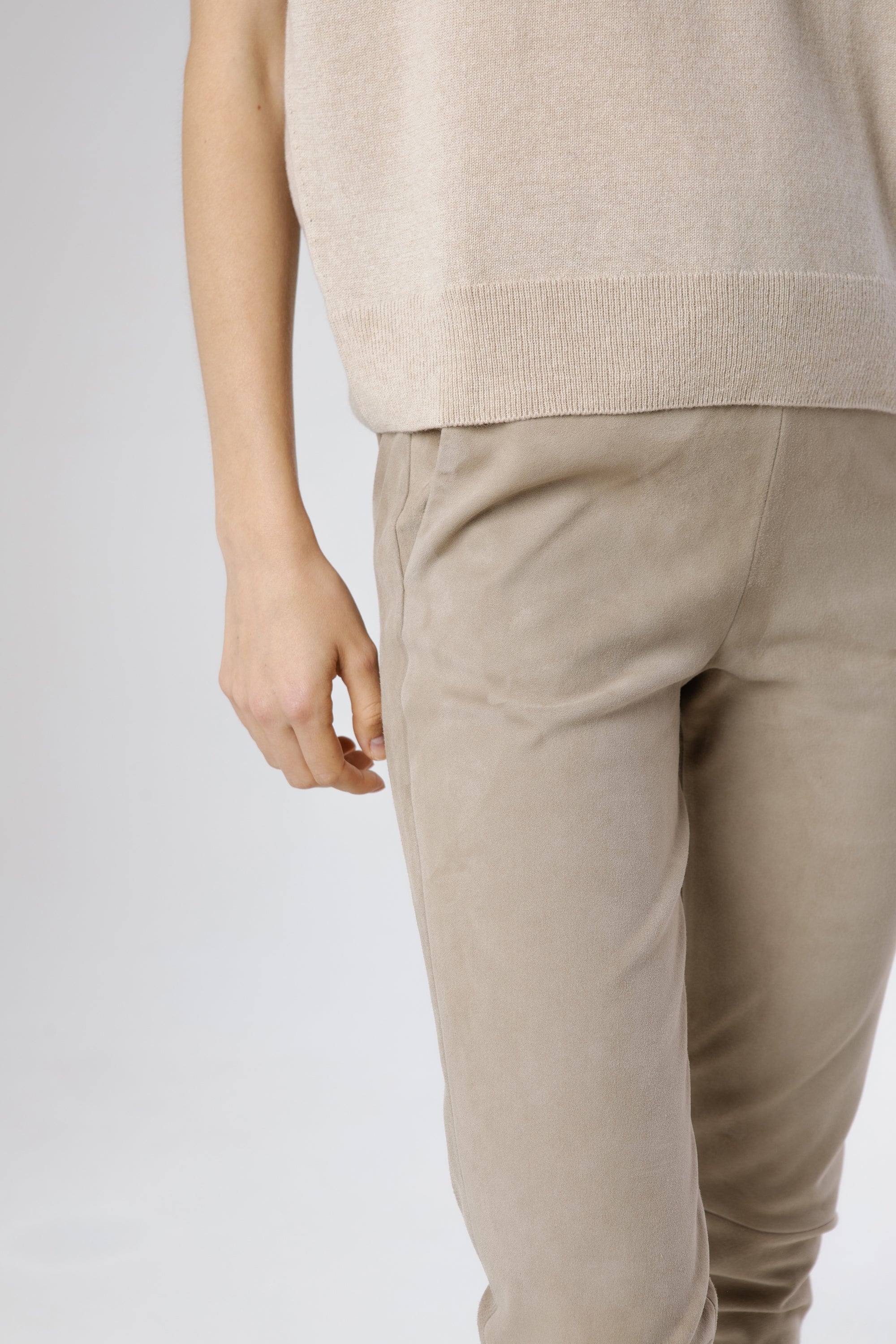 Close-up detail of the Roma VE Suede Trousers Grey Taupe highlighting the luxurious velvety suede surface and precise craftsmanship.