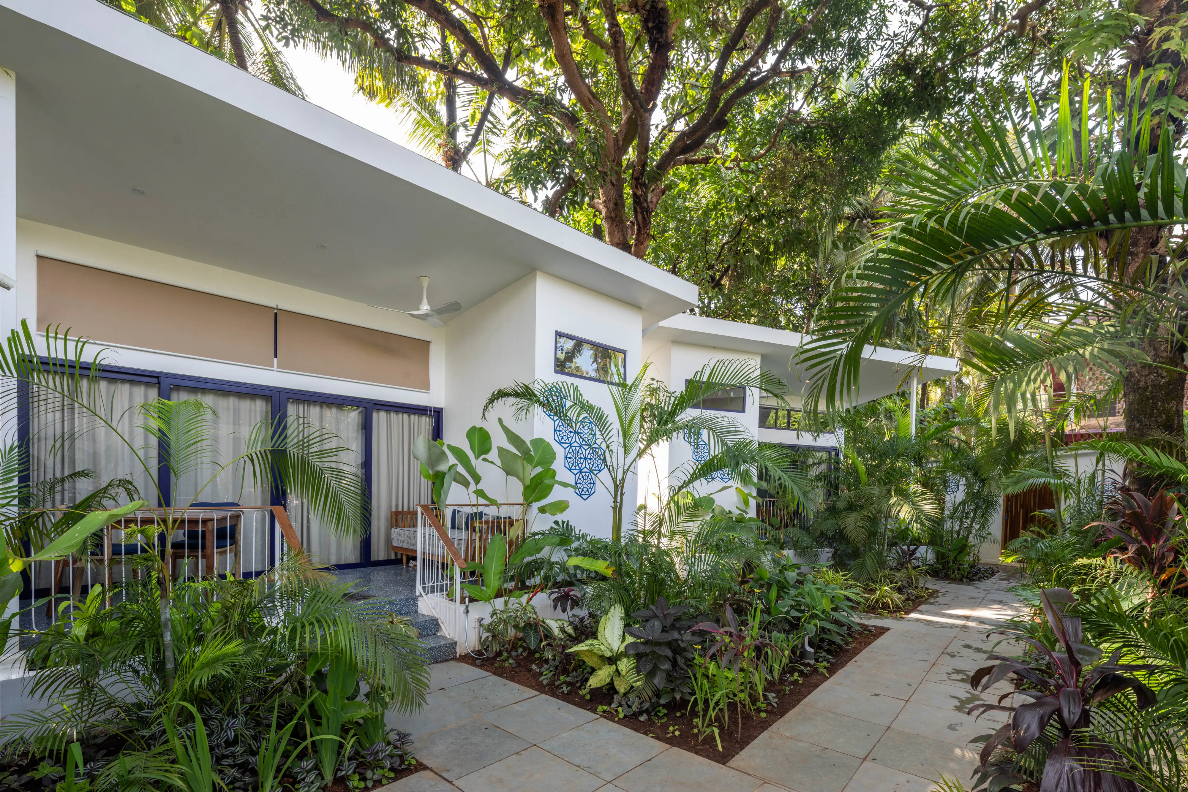 Garden-wrapped room exteriors at Jaali Blue