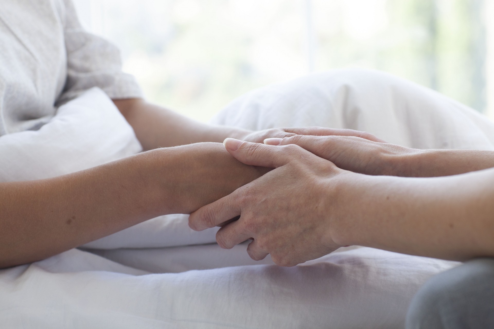 【医師監修】白血病の初期症状チェック｜あざ・熱はサイン？生存率や治る可能性を解説