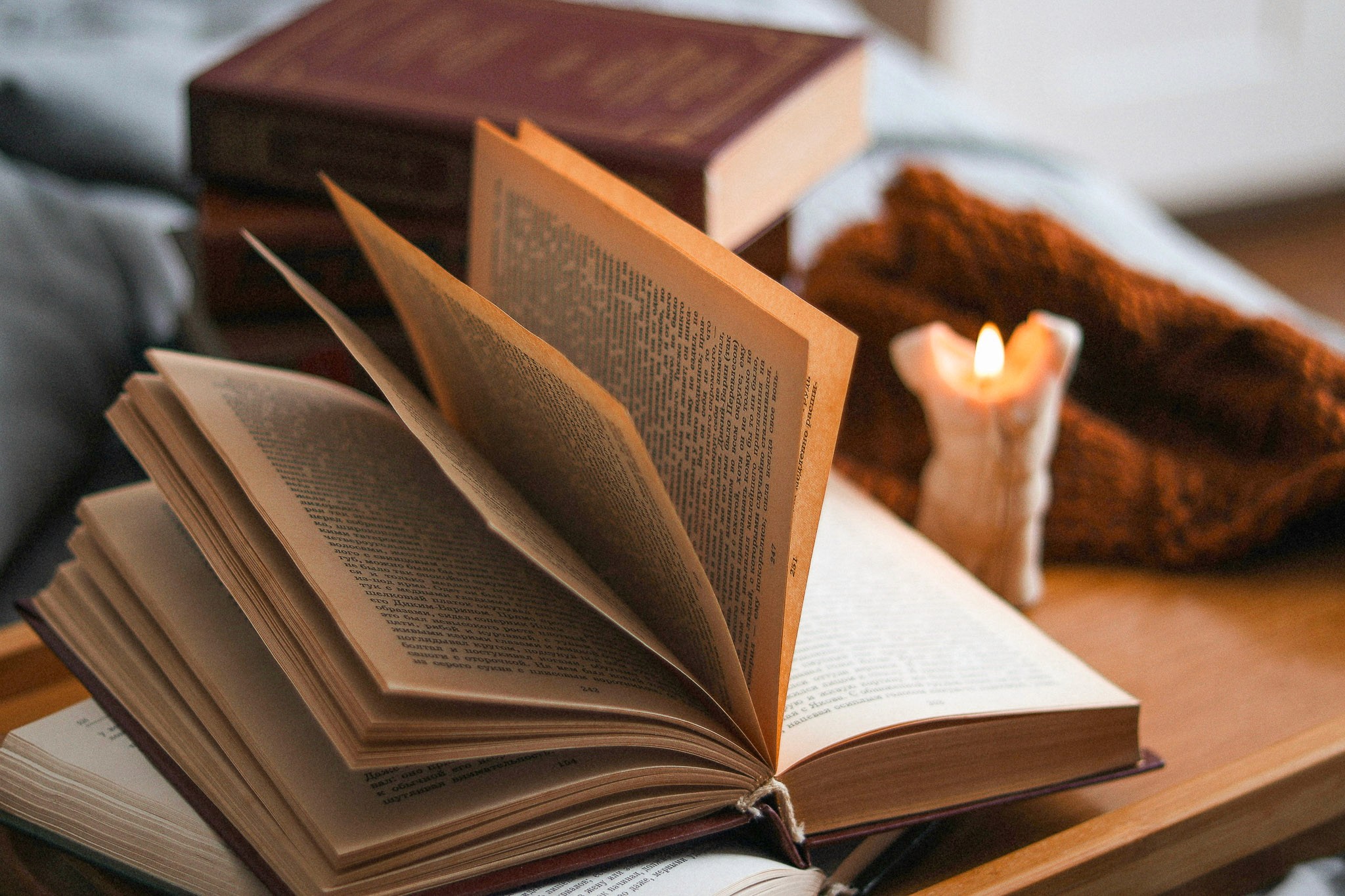 Aufgeschlagenes Märchenbuch