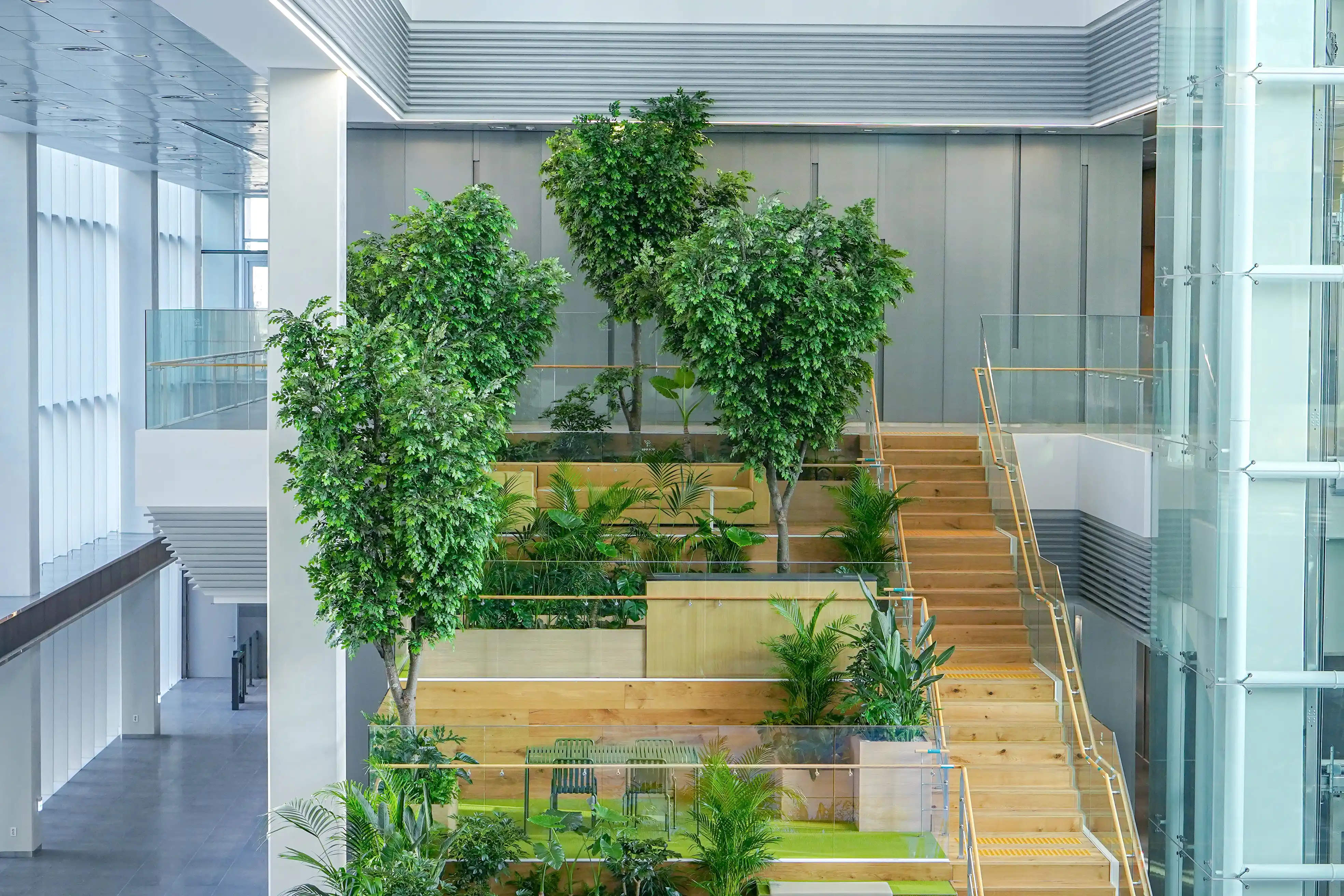 에코피플이 KT 사옥에 조성한 실내조경