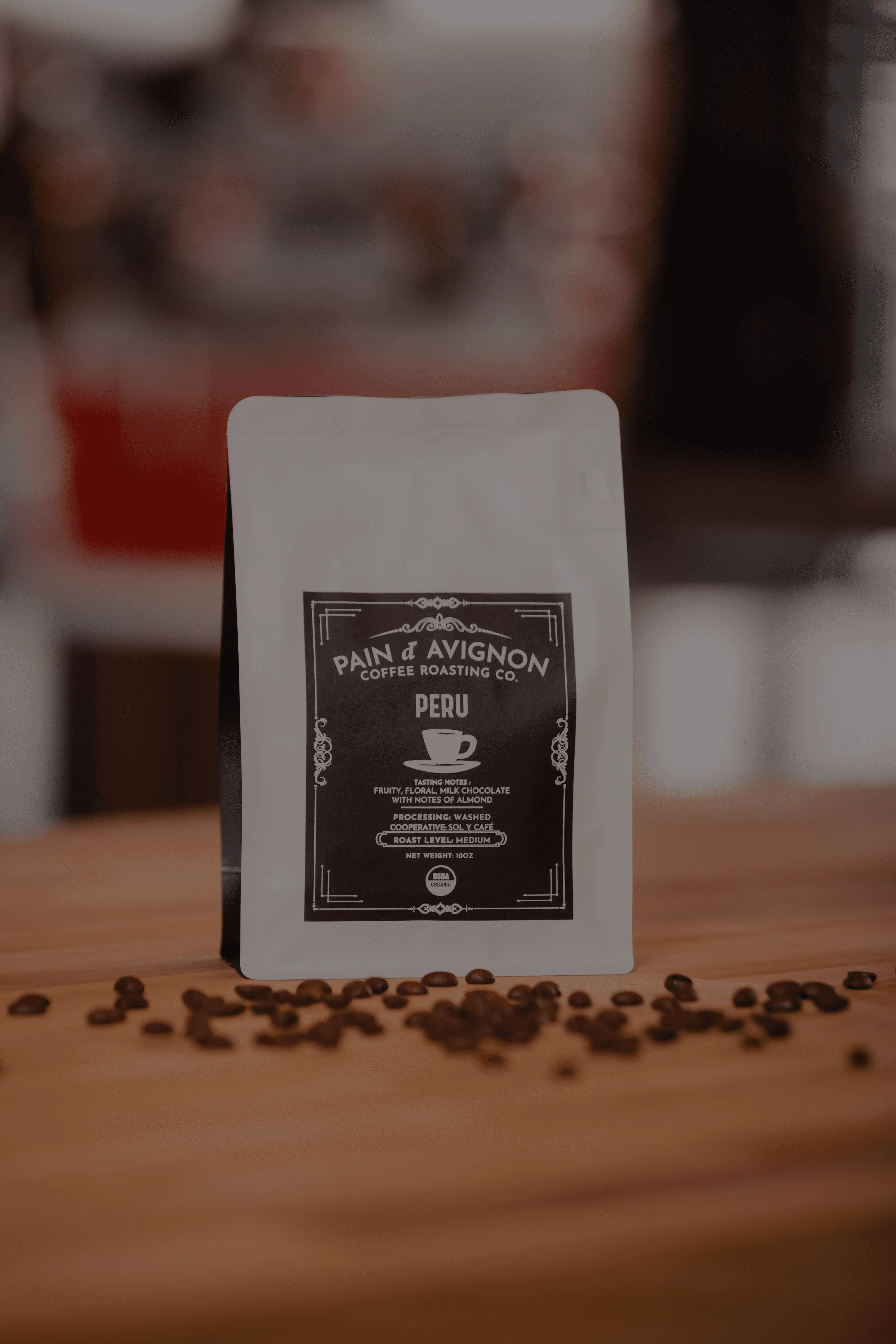 ain d'Avignon Coffee Roasting Co. Peru single-origin — white bag with branded label, espresso roast with chocolate and caramel notes