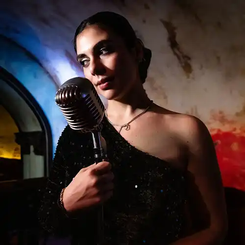 Simona Daniele holding a mic.