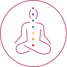 Silhouette assise en méditation, halo lumineux autour de la tête et sept chakras colorés alignés le long du corps.
