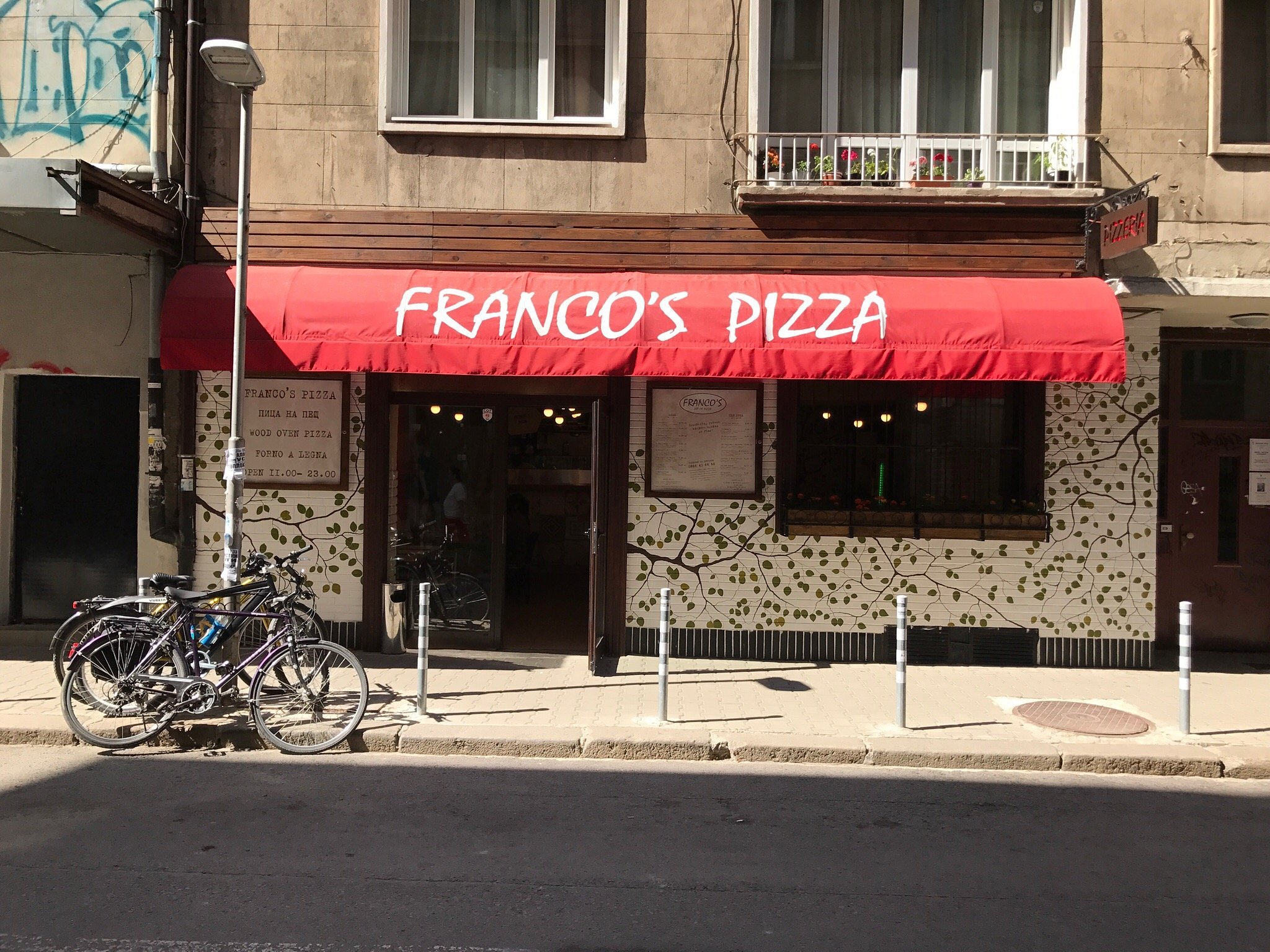 Franco's Pizza exterior