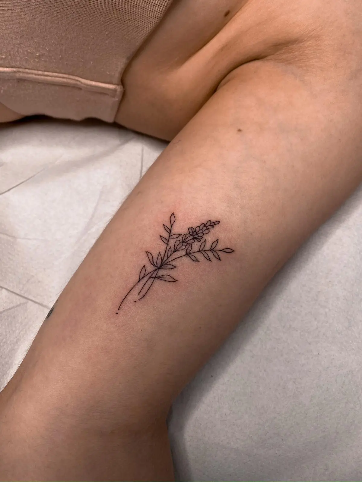 Tatuaje fine line pequeño en Mostoles
