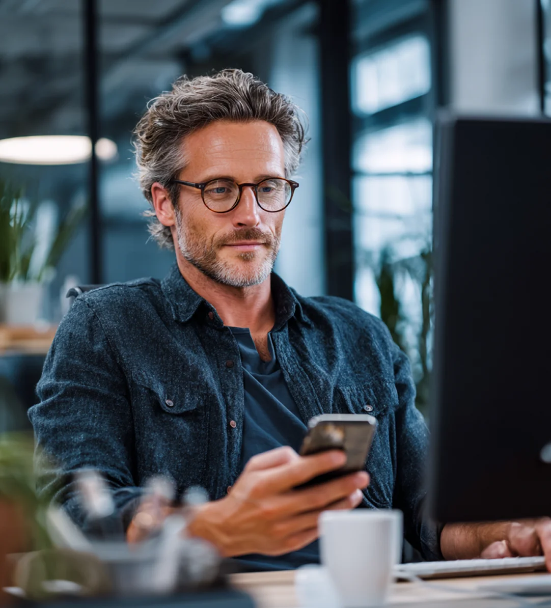 Man using a computer