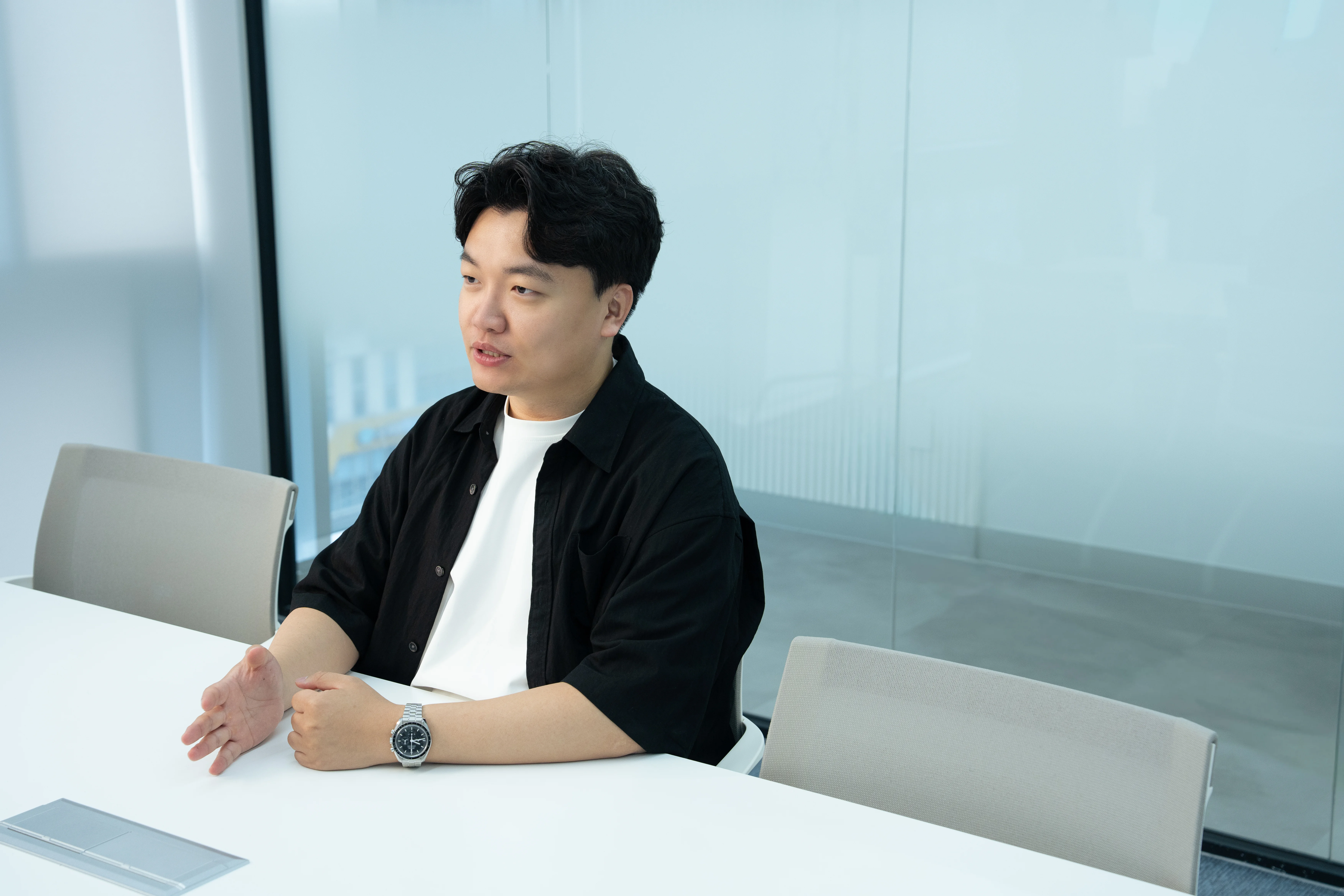 마트프로 대표 이보성이 인터뷰 질문에 답하고 있다