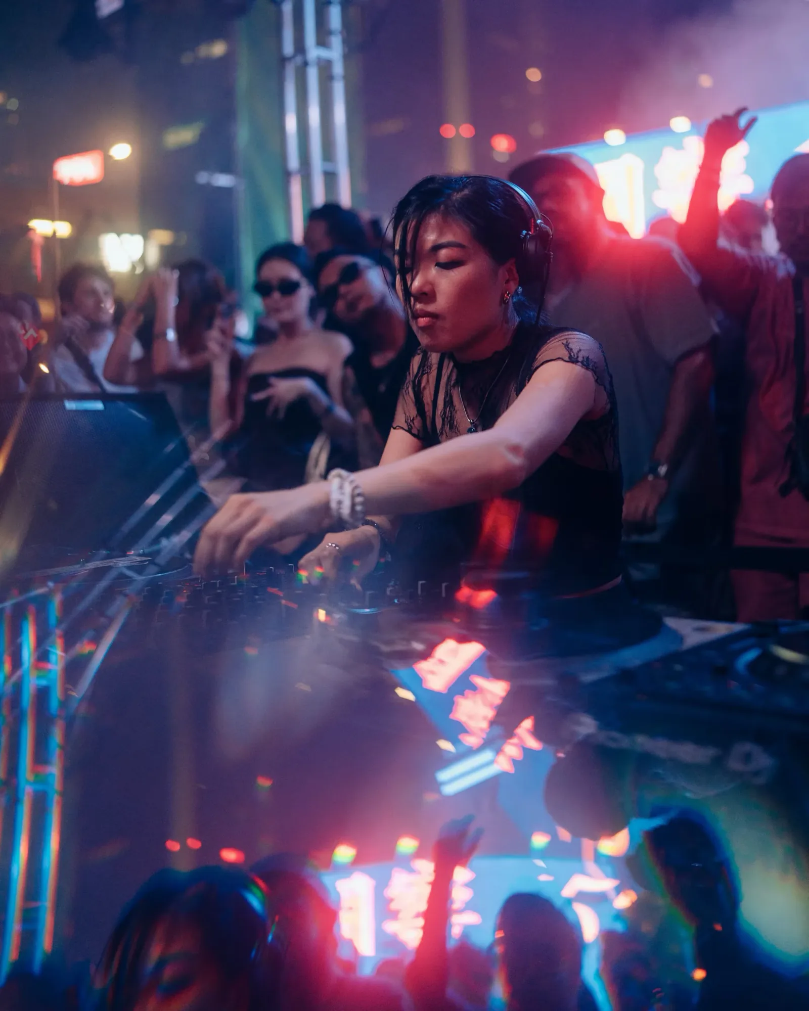 Boiler Room — project image 29 by Roman Olinchuk. 香港攝影、創意影像及視覺敘事作品。