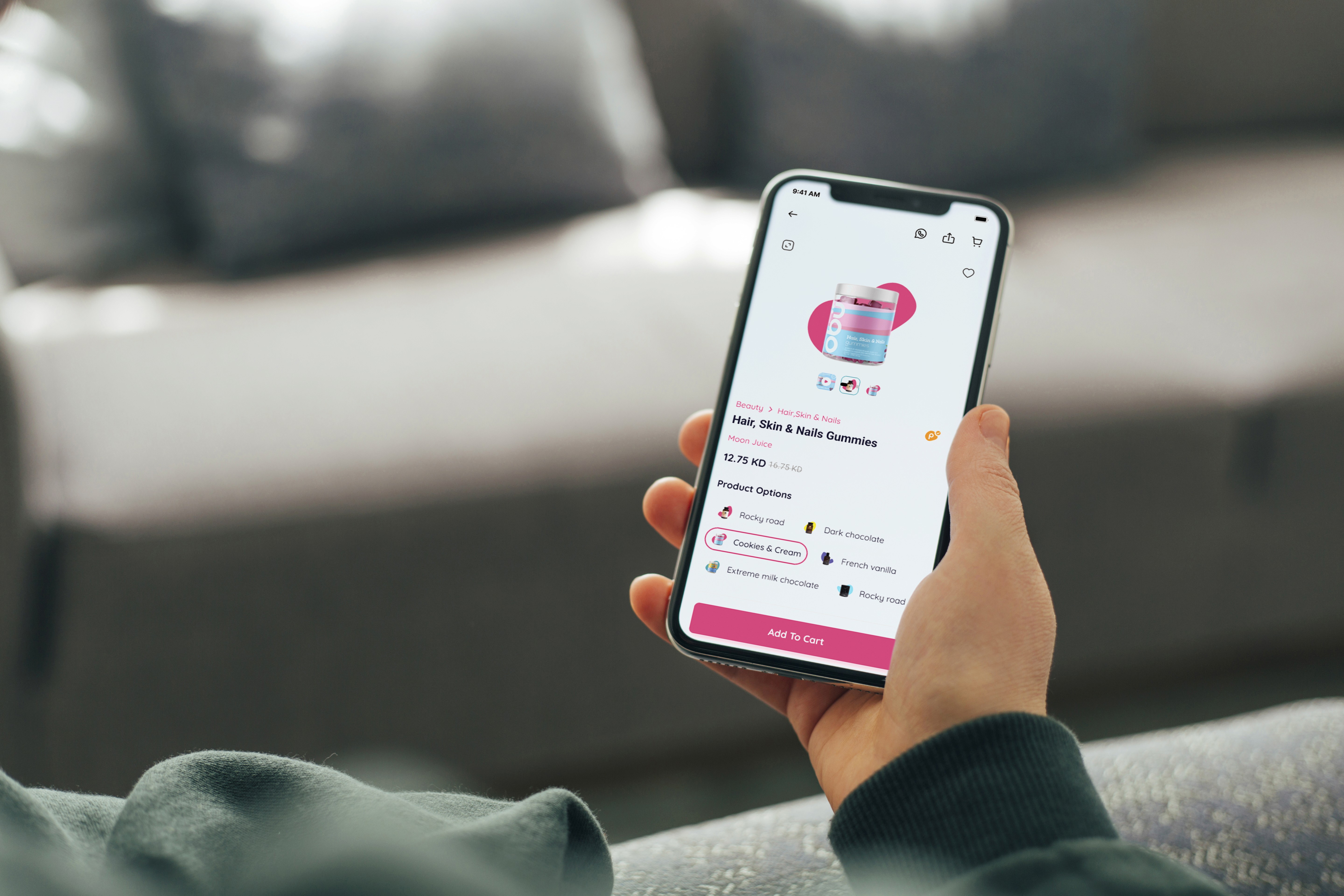 المستخدم يستخدم تطبيق بروفن للجوال الذي تم تطويره بواسطة نيزك