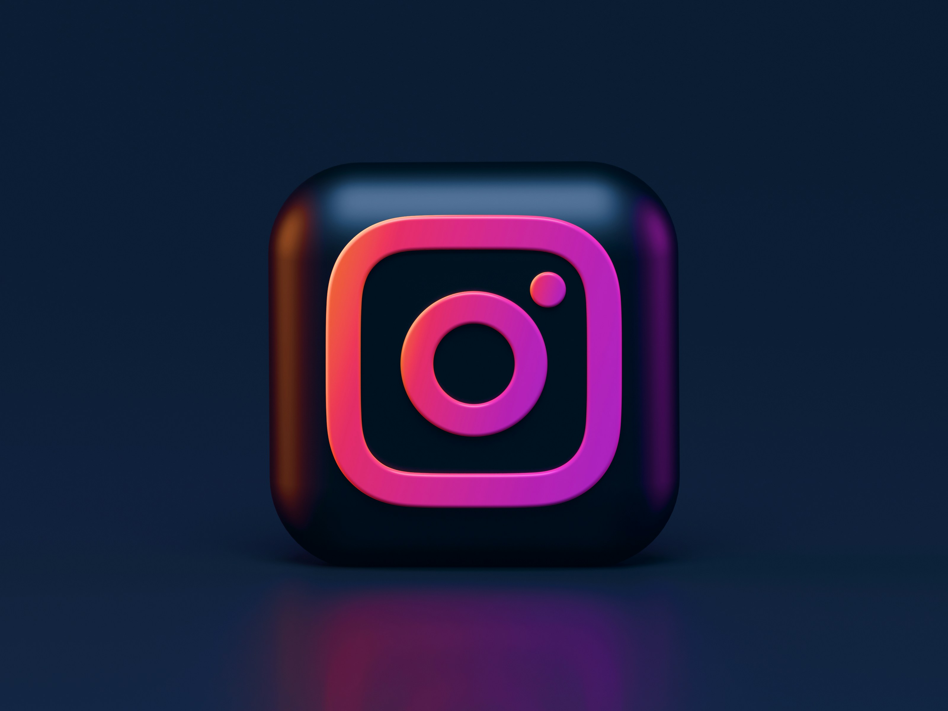 Instagram blaues und rotes quadratisches Logo