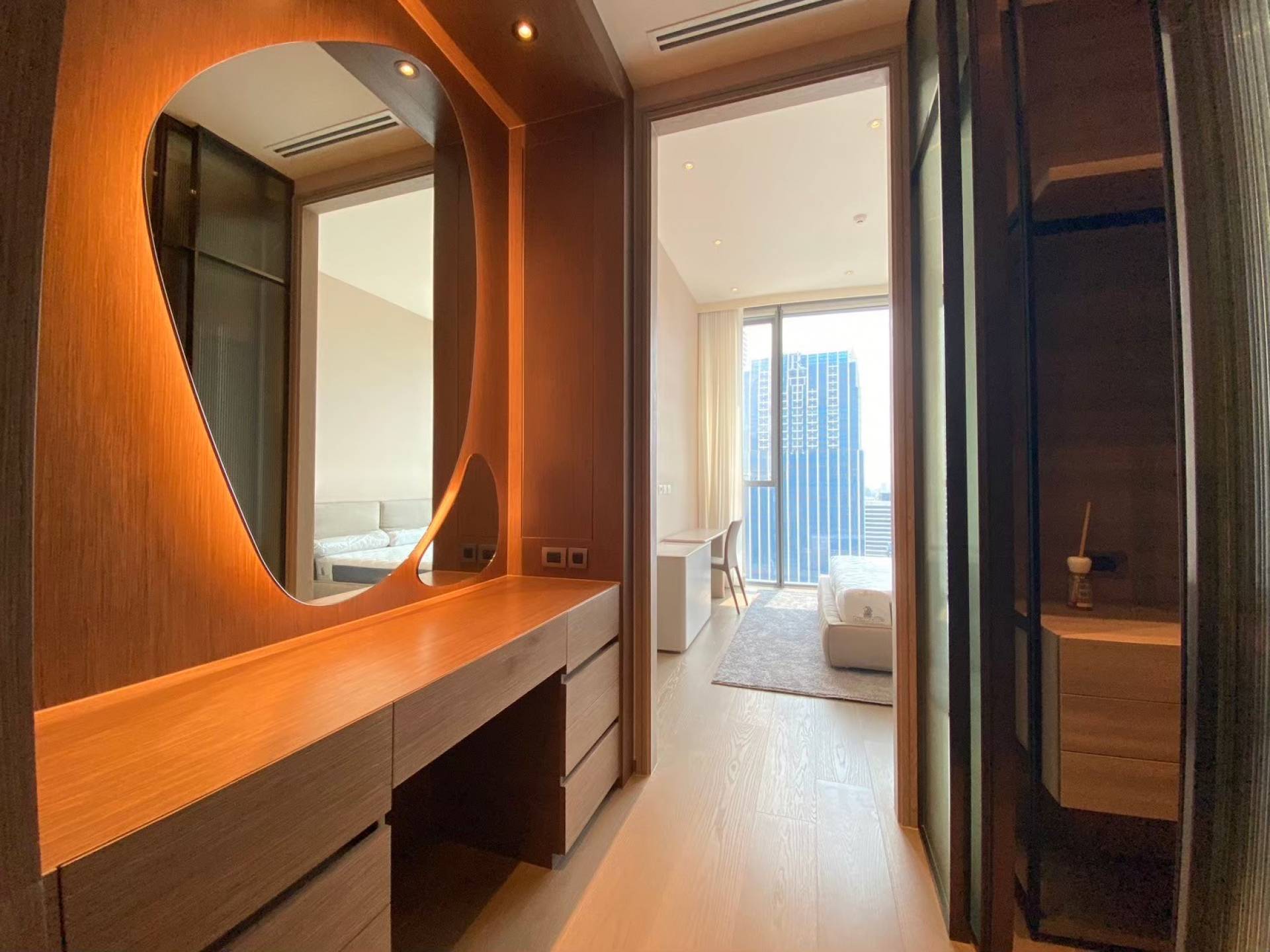 SCOPE Langsuan Luxury 1 Bedroom Pet-Friendly Condo 4