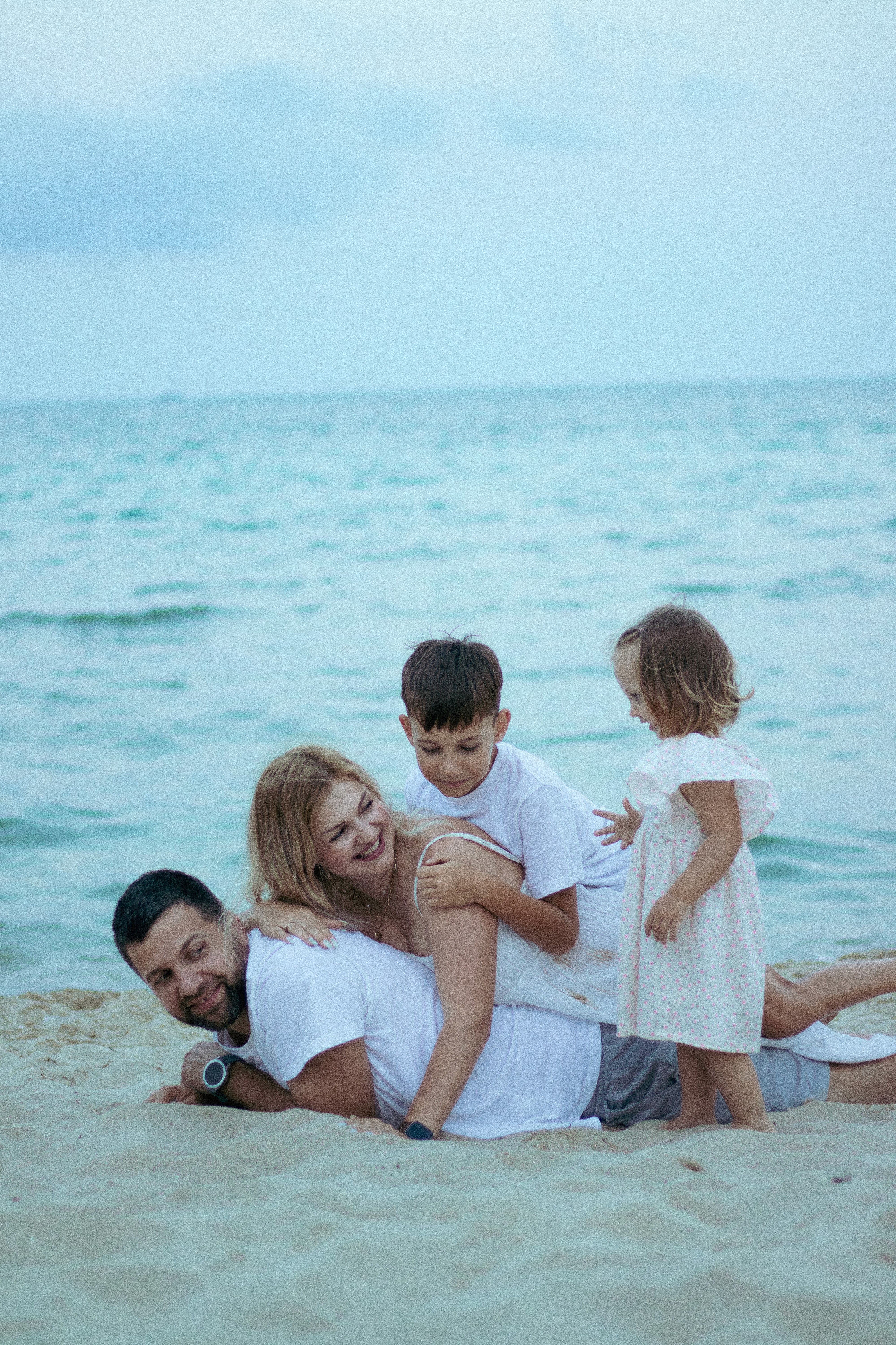 man in white shirt carrying girl in gray shirt