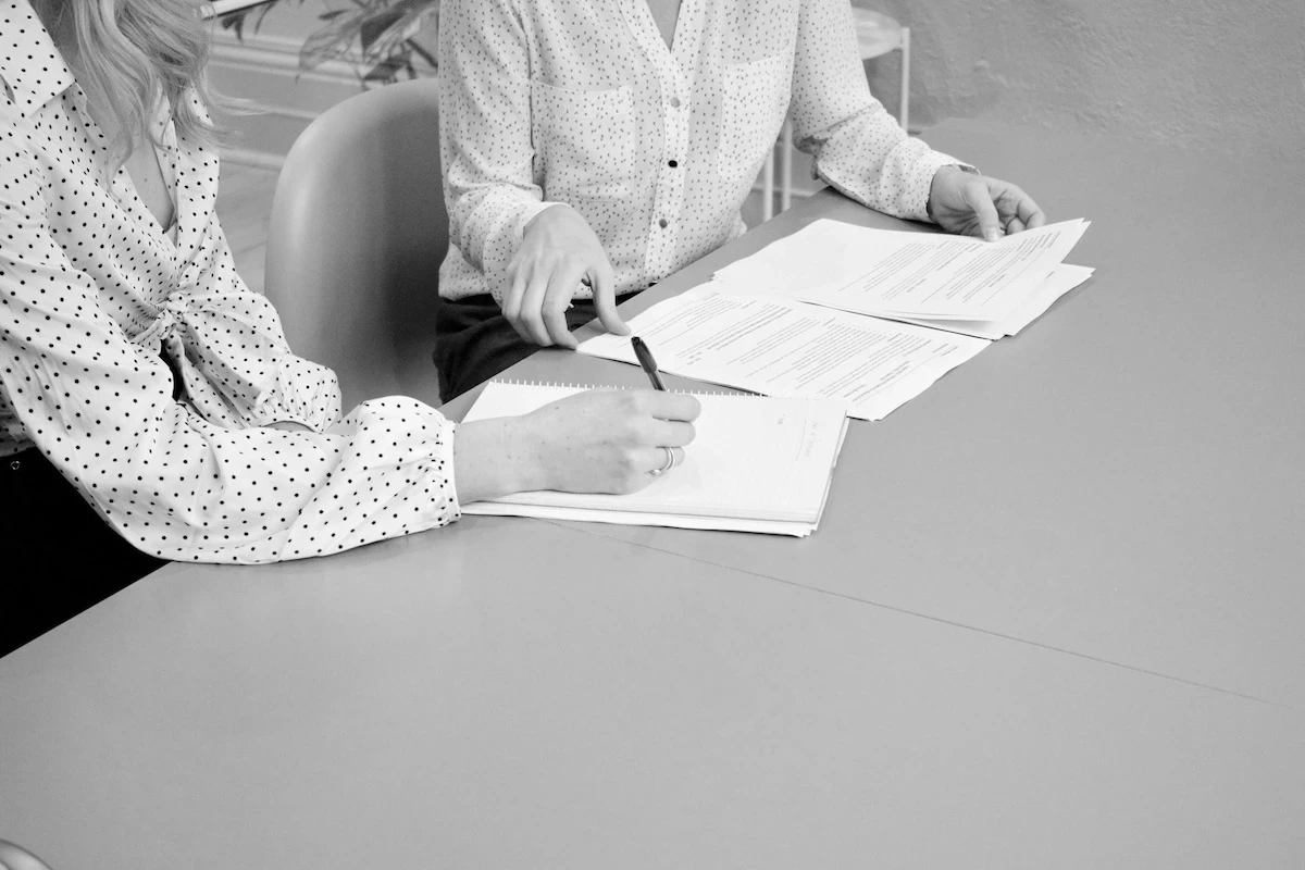 Zusammenarbeit mit Verträgen zwei Personen