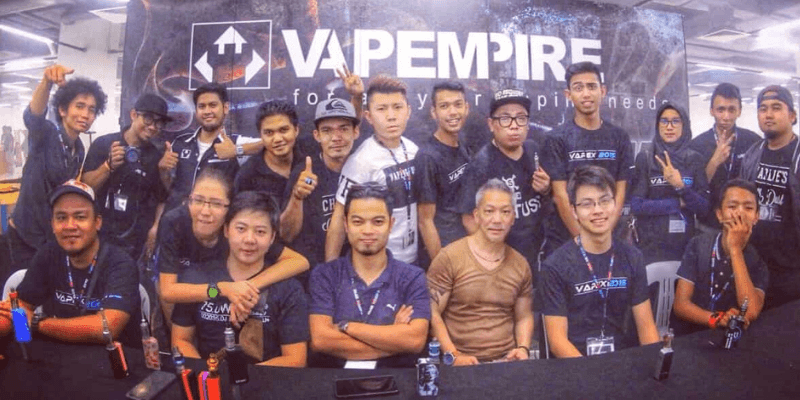 Pengasas dan staf Vape Empire.