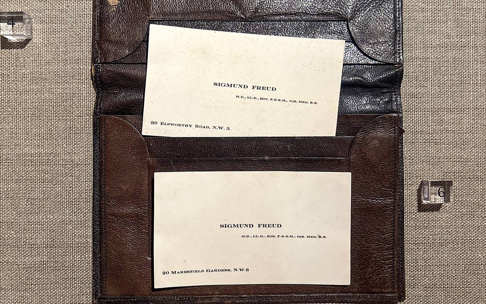 Kartu nama Sigmund Freud dipamerkan di Museum Sigmund Freud.