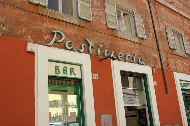 pasticceria shop name made with individual letters with a rounded typeface