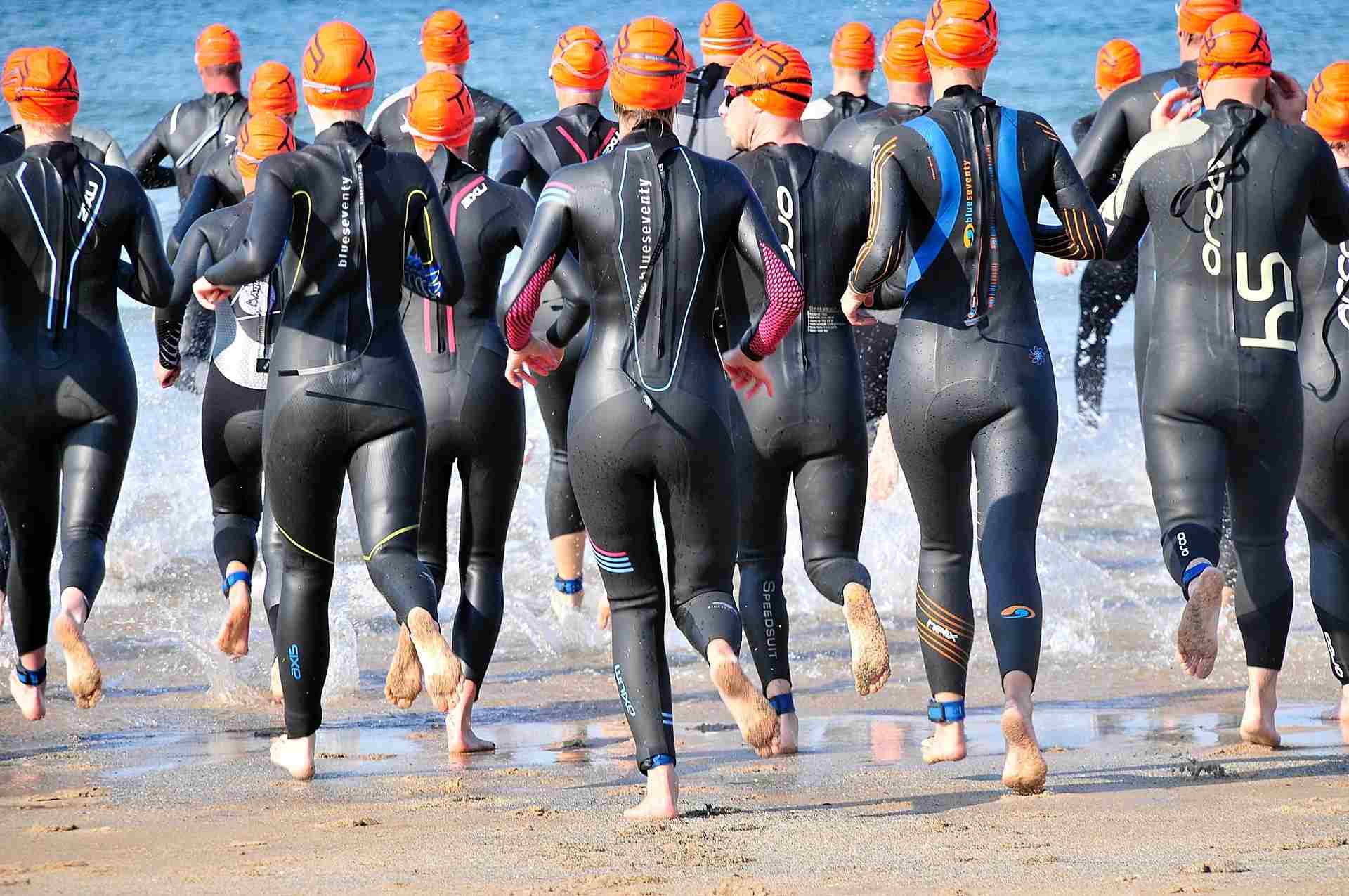 pierwszy triathlon jak przygotowac sie do startu plywackiego