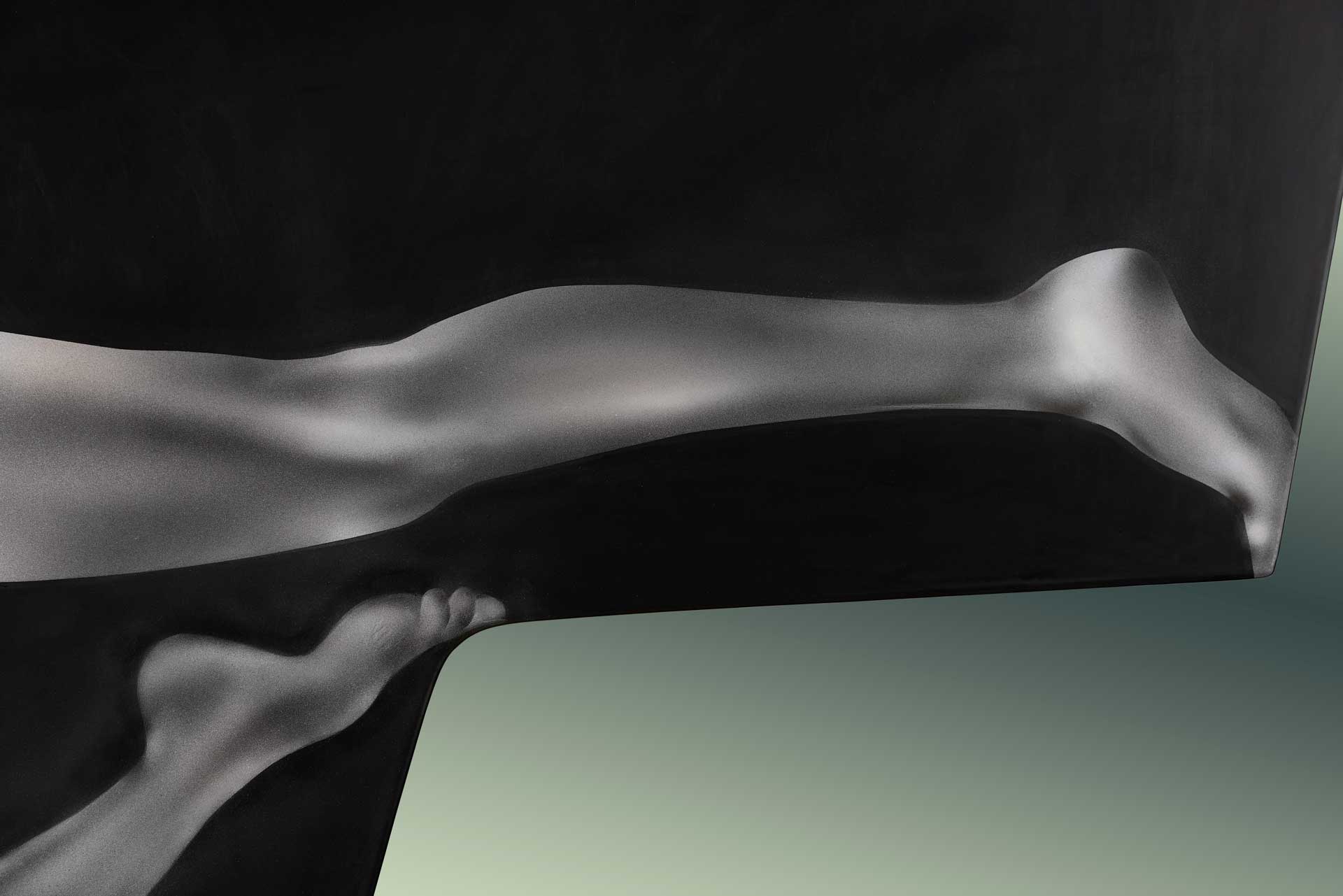 “The Girl on a Bugatti” Daniela Boo pinta una Bugatti rindiendo honores a la mítica película “The Girl on a Motorcycle” con Marianne Faithfull y Alain Delon. 