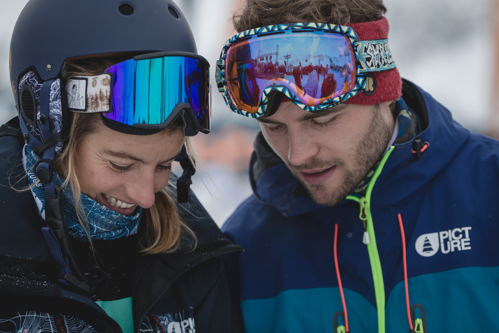 Two sports models in the snow on a SportScheck shoot — in open-terrain action it matters that the people on camera can read each other
